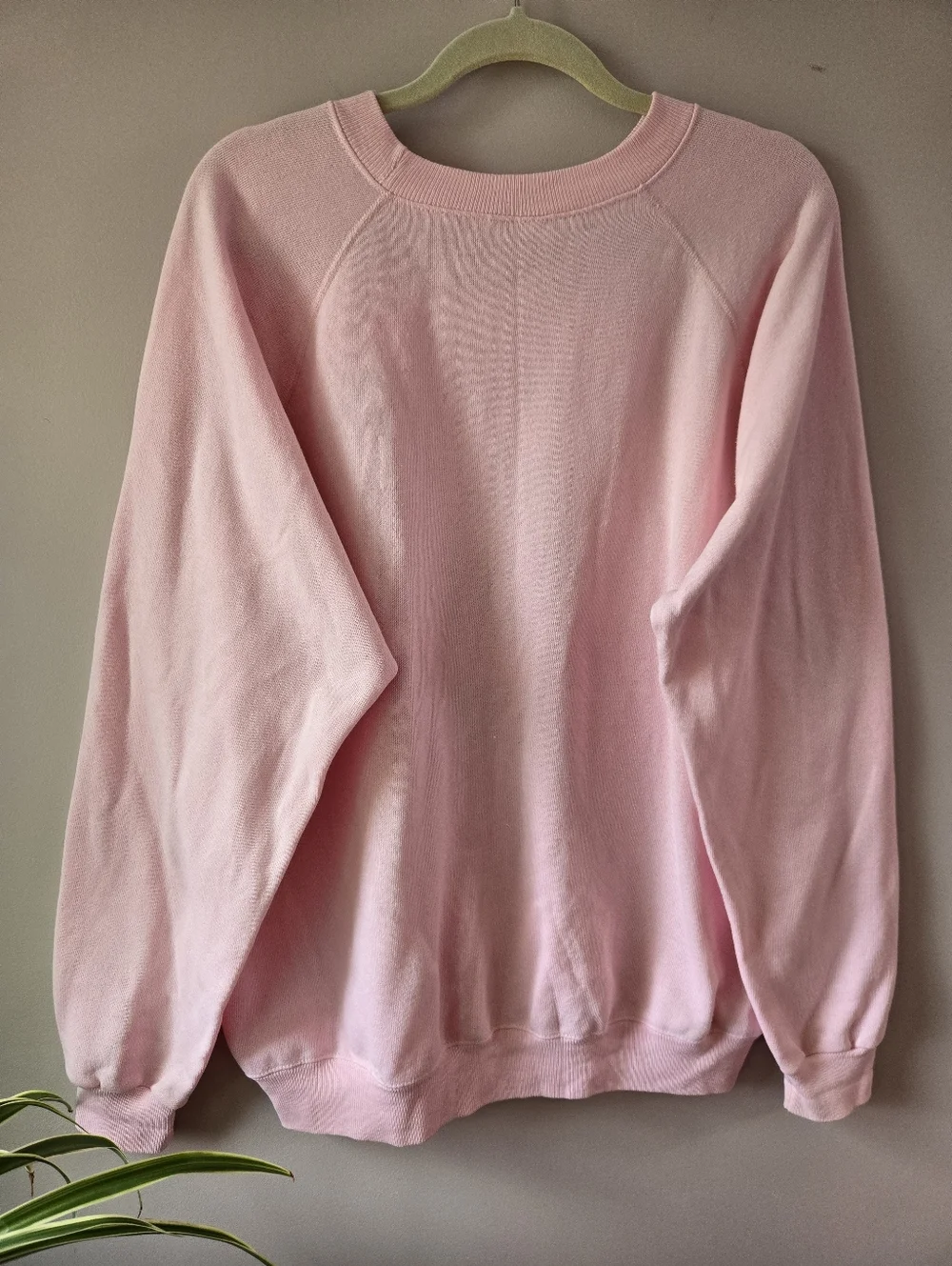 ​🐰 Vintage 80s/90s Hanes Pink Bunny Appliqué Sweatshirt - Picture 4 of 10